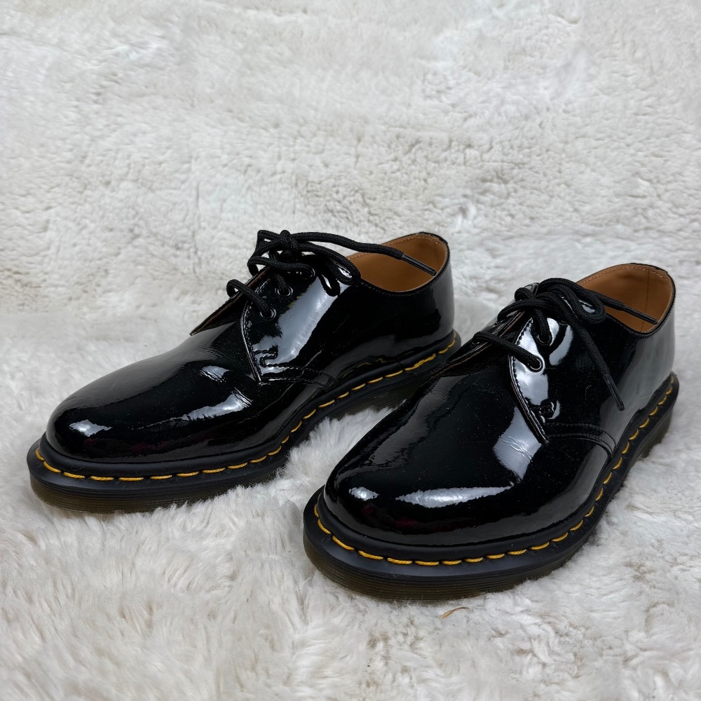 Black Patent Leather Lace-Up Womens Shoes with Yellow Stitching